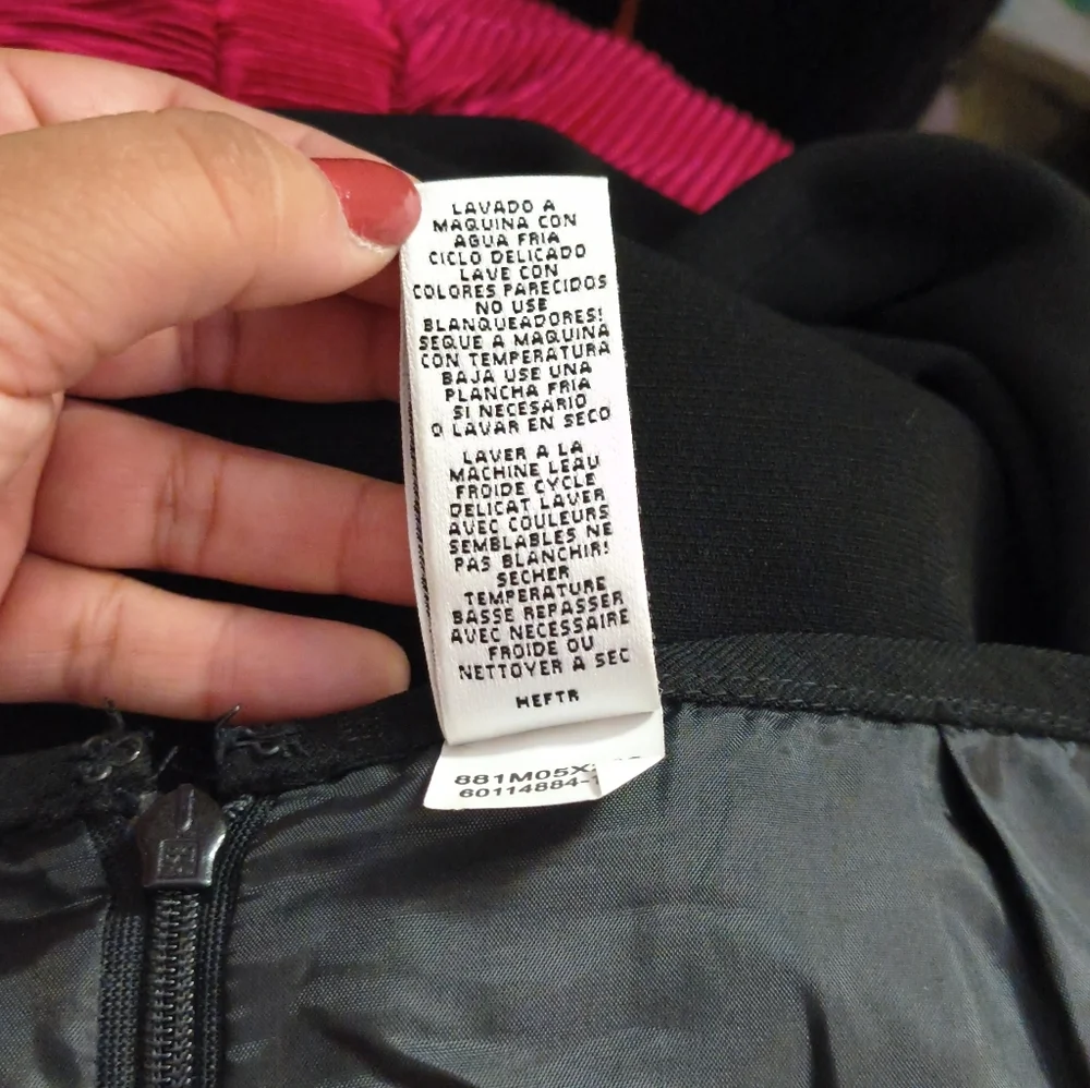 Chic Black Pencil Skirt for Women - Picture 5 of 5